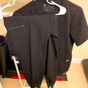 Women’s Figs jogger scrub set like new condition